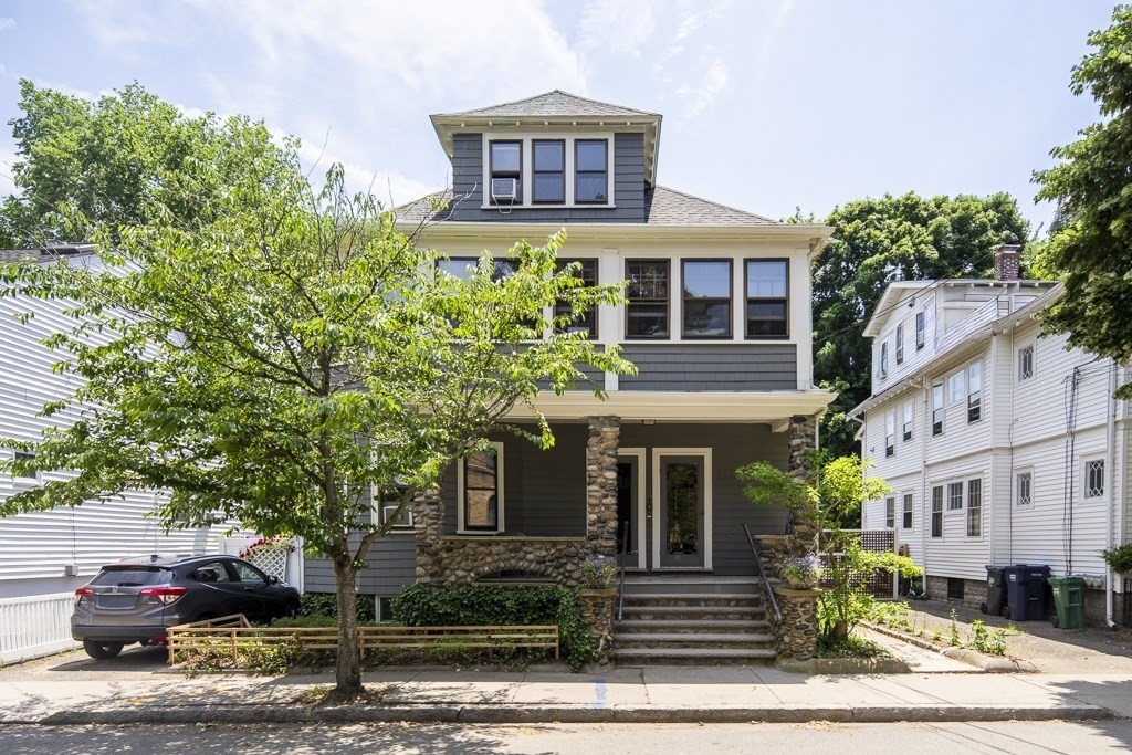 10-12 Notre Dame Avenue, Cambridge, Massachusetts, 2 Bedrooms Bedrooms, 4 Rooms Rooms,1 BathroomBathrooms,Residential,For Sale,Notre Dame Avenue,73533881