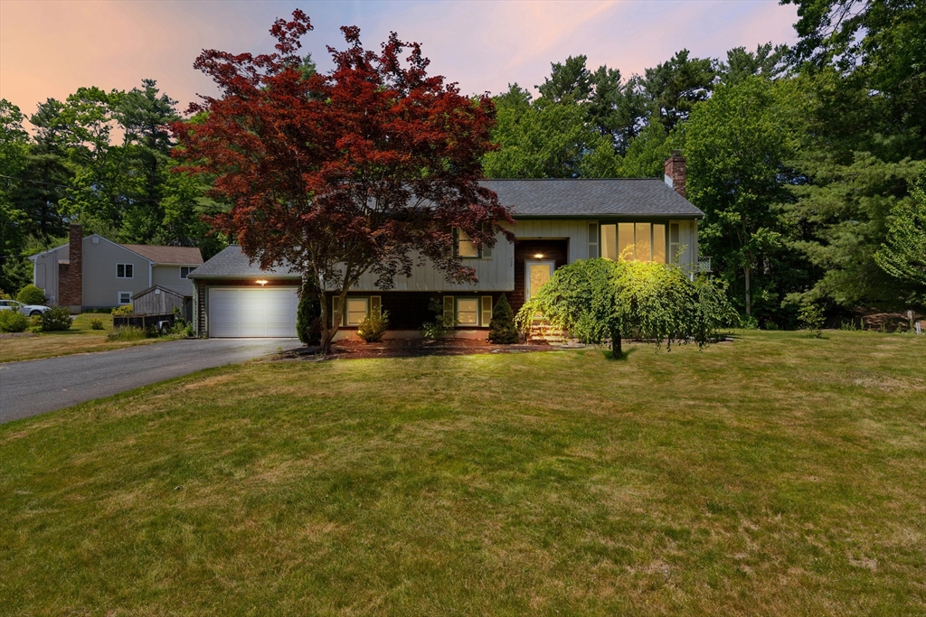 738 King Philip St, Raynham, Massachusetts, 4 Bedrooms Bedrooms, 8 Rooms Rooms,1.5 BathroomsBathrooms,Residential,For Sale,King Philip St,73534469
