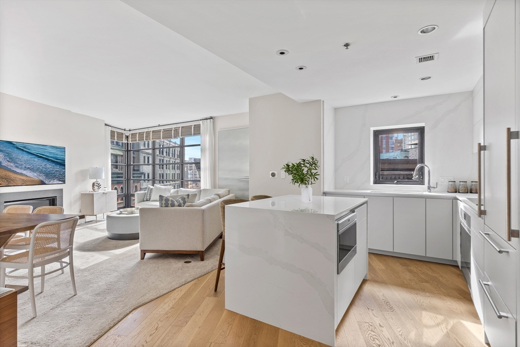 580 Washington St., Boston, Massachusetts, 3 Bedrooms Bedrooms, 5 Rooms Rooms,2 BathroomsBathrooms,Residential Lease,For Rent,Washington St.,73534462