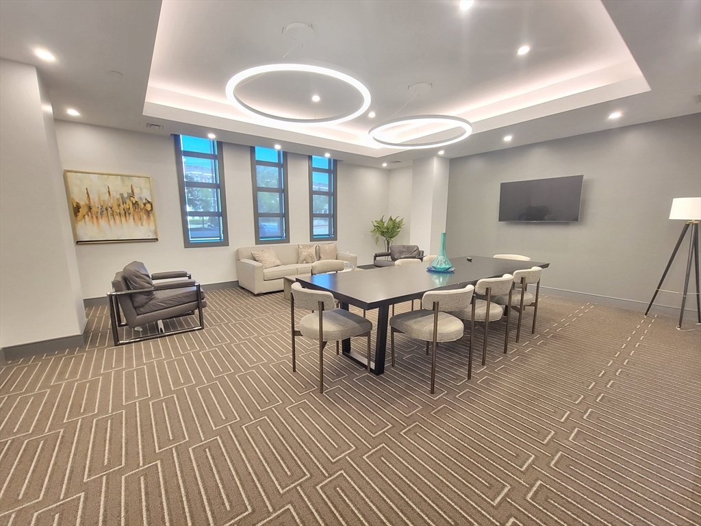 1650 Commonwealth Ave, Boston, Massachusetts, 2 Bedrooms Bedrooms, 4 Rooms Rooms,2 BathroomsBathrooms,Residential,For Sale,Commonwealth Ave,73534243