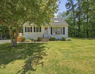 49 George Drive, Taunton, Massachusetts, 2 Bedrooms Bedrooms, 6 Rooms Rooms,2 BathroomsBathrooms,Residential,For Sale,George Drive,73533505