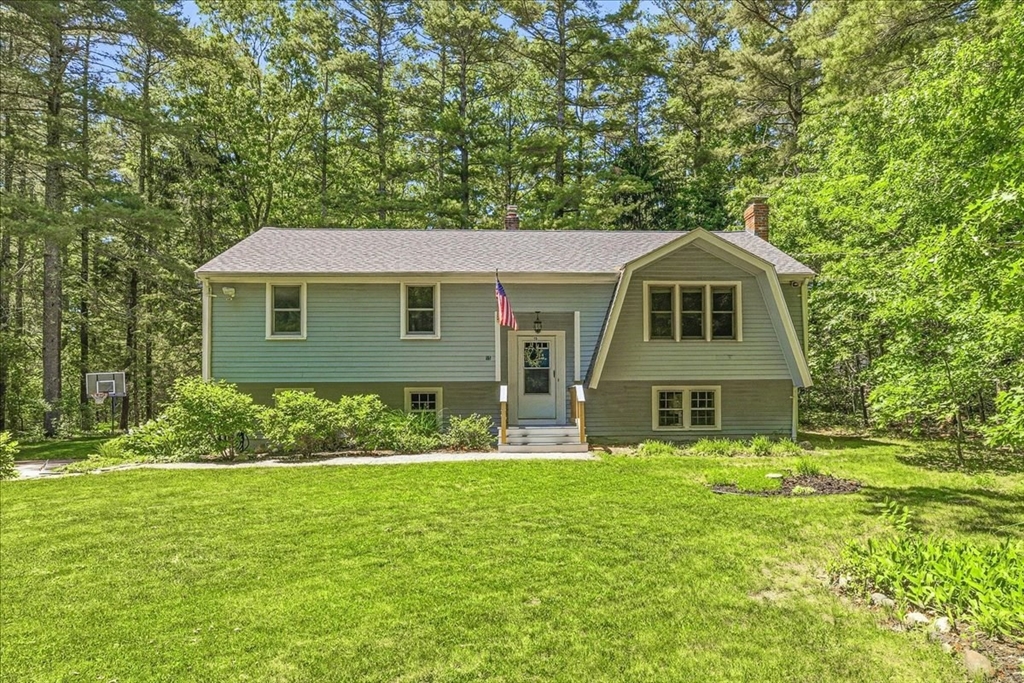 15 Shady Acre Ln, Pembroke, Massachusetts, 3 Bedrooms Bedrooms, 6 Rooms Rooms,2 BathroomsBathrooms,Residential,For Sale,Shady Acre Ln,73533904