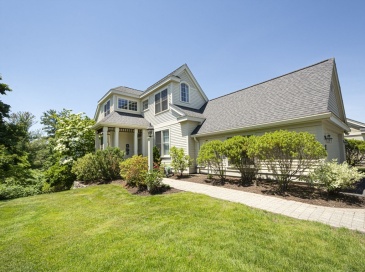 53 Carriage Hill, Southborough, Massachusetts, 2 Bedrooms Bedrooms, 10 Rooms Rooms,3.5 BathroomsBathrooms,Residential,For Sale,Carriage Hill,73534485