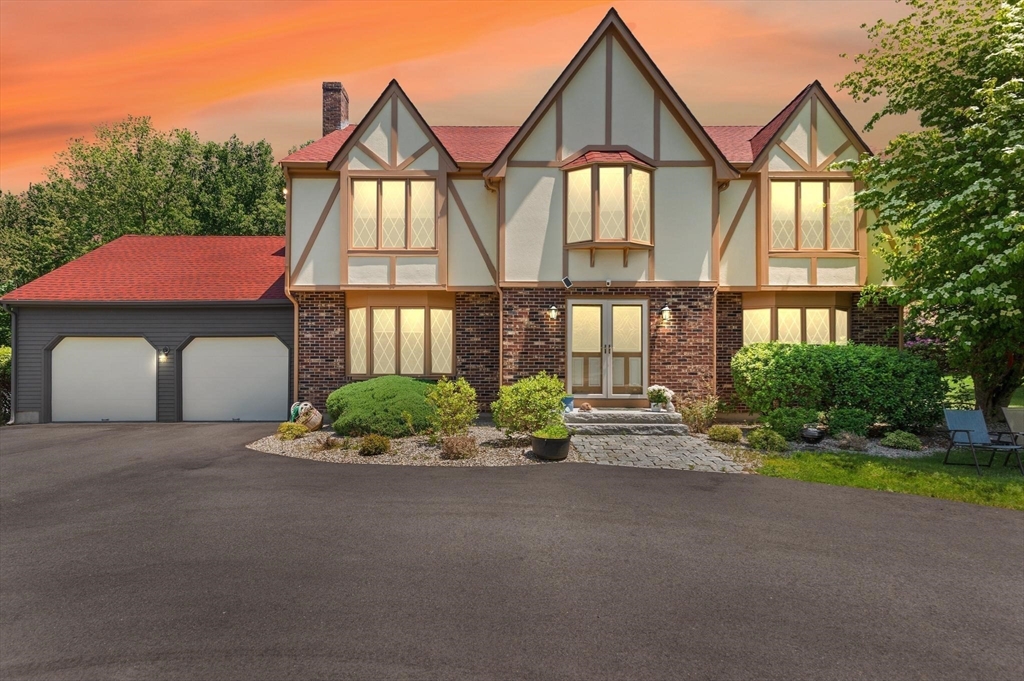 80 Hampton Rd, Sharon, Massachusetts, 4 Bedrooms Bedrooms, 8 Rooms Rooms,2.5 BathroomsBathrooms,Residential,For Sale,Hampton Rd,73534479