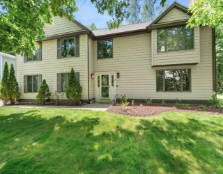 25 Dexter Rd, Melrose, Massachusetts, 4 Bedrooms Bedrooms, 6 Rooms Rooms,3 BathroomsBathrooms,Residential,For Sale,Dexter Rd,73534104