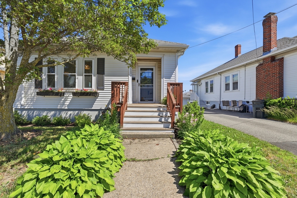 330 Sea St, Quincy, Massachusetts, 2 Bedrooms Bedrooms, 5 Rooms Rooms,1 BathroomBathrooms,Residential,For Sale,Sea St,73533903