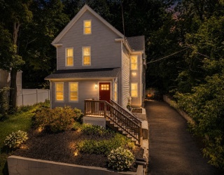 163 Elm St, Amesbury, Massachusetts, 2 Bedrooms Bedrooms, 5 Rooms Rooms,1.5 BathroomsBathrooms,Residential,For Sale,Elm St,73533725