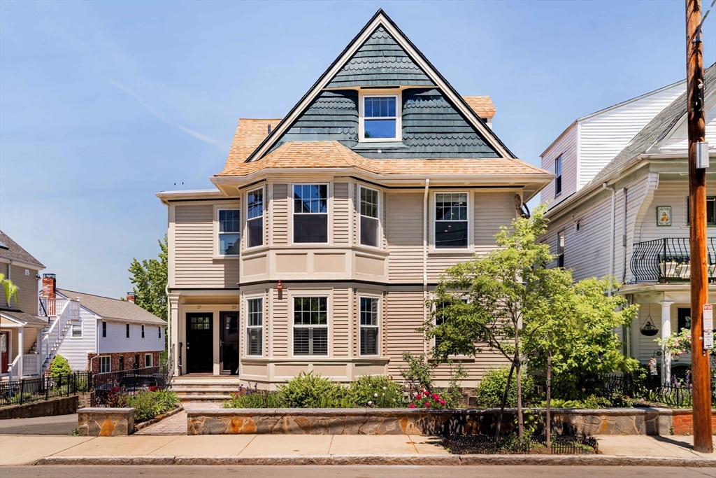 27 Albion Street, Somerville, Massachusetts, 2 Bedrooms Bedrooms, 4 Rooms Rooms,2 BathroomsBathrooms,Residential,For Sale,Albion Street,73533790