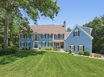 19 Windsor Dr., Foxboro, Massachusetts, 4 Bedrooms Bedrooms, 12 Rooms Rooms,2.5 BathroomsBathrooms,Residential,For Sale,Windsor Dr.,73534261