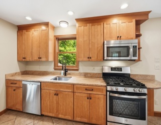 50 Melrose Ave, Tewksbury, Massachusetts, 4 Bedrooms Bedrooms, 9 Rooms Rooms,4 BathroomsBathrooms,Residential,For Sale,Melrose Ave,73534107