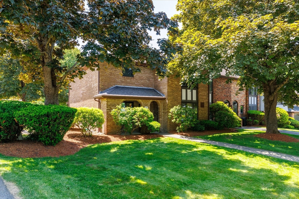 11 Cobblestone Ln, Worcester, Massachusetts, 3 Bedrooms Bedrooms, 9 Rooms Rooms,2.5 BathroomsBathrooms,Residential,For Sale,Cobblestone Ln,73533913