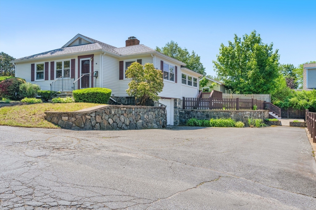 66 Overlook Rd, Marblehead, Massachusetts, 3 Bedrooms Bedrooms, 6 Rooms Rooms,1.5 BathroomsBathrooms,Residential,For Sale,Overlook Rd,73533641