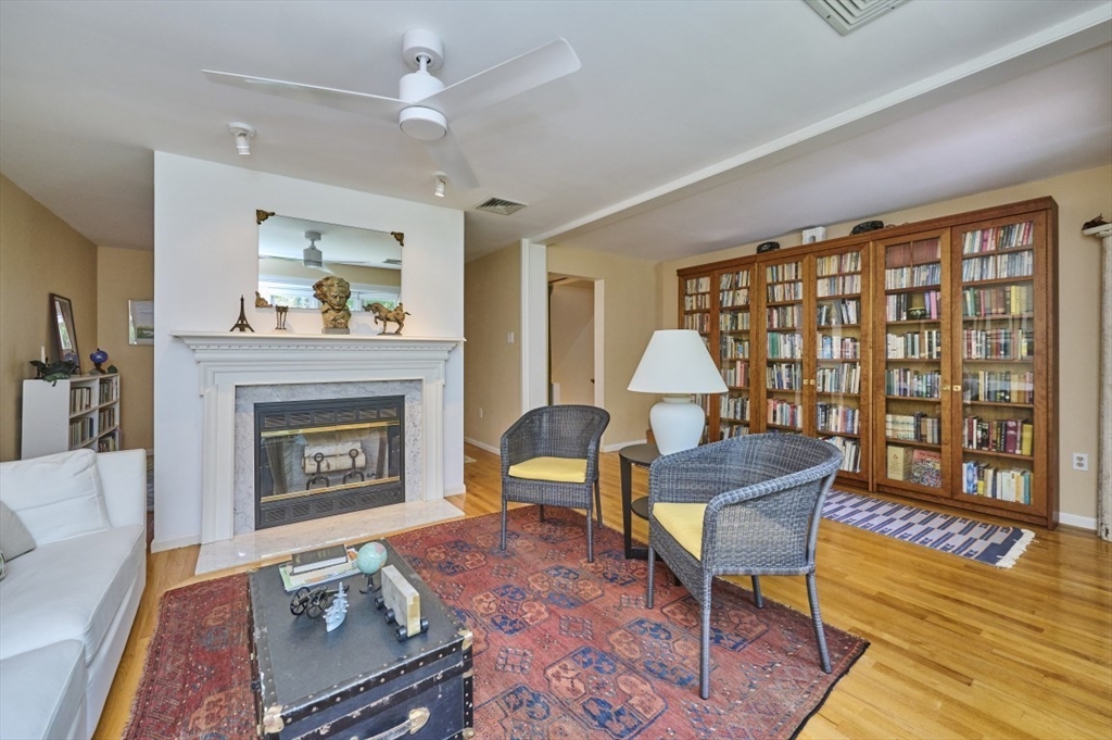 31 Angela Lane, Watertown, Massachusetts, 2 Bedrooms Bedrooms, 5 Rooms Rooms,2.5 BathroomsBathrooms,Residential,For Sale,Angela Lane,73533665
