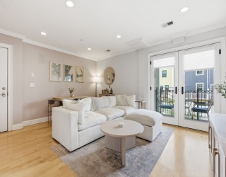 881 E 2nd St, Boston, Massachusetts, 2 Bedrooms Bedrooms, 4 Rooms Rooms,2 BathroomsBathrooms,Residential,For Sale,E 2nd St,73533648