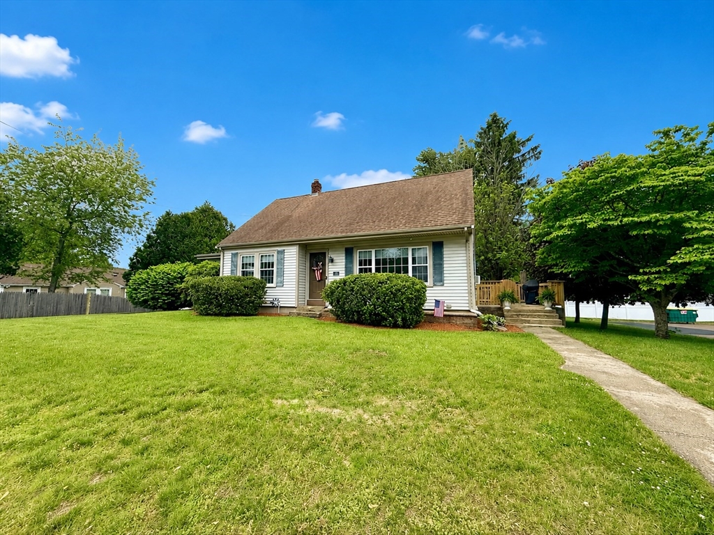 101 Mann St, Bellingham, Massachusetts, 3 Bedrooms Bedrooms, 7 Rooms Rooms,1.5 BathroomsBathrooms,Residential Lease,For Rent,Mann St,73534460