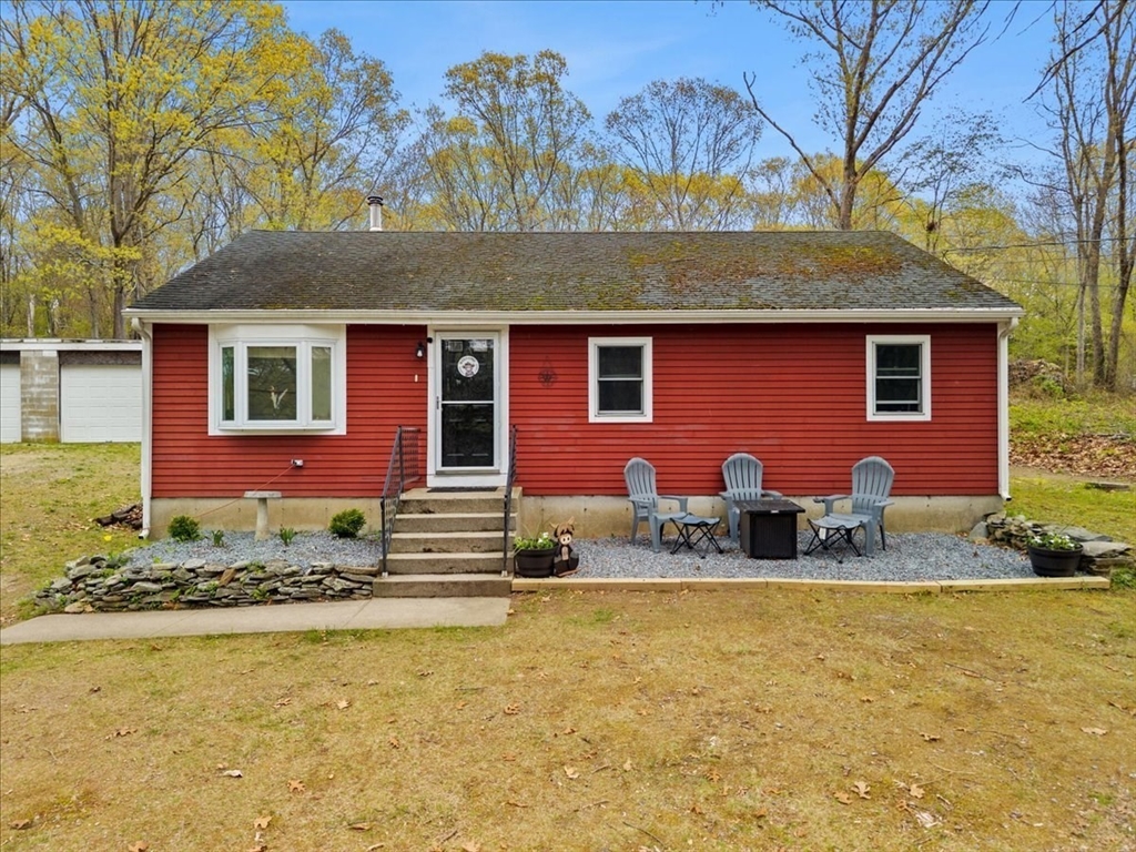 9 Hillside Ave, Berkley, Massachusetts, 3 Bedrooms Bedrooms, 5 Rooms Rooms,1 BathroomBathrooms,Residential,For Sale,Hillside Ave,73533871