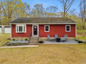 9 Hillside Ave, Berkley, Massachusetts, 3 Bedrooms Bedrooms, 5 Rooms Rooms,1 BathroomBathrooms,Residential,For Sale,Hillside Ave,73533871