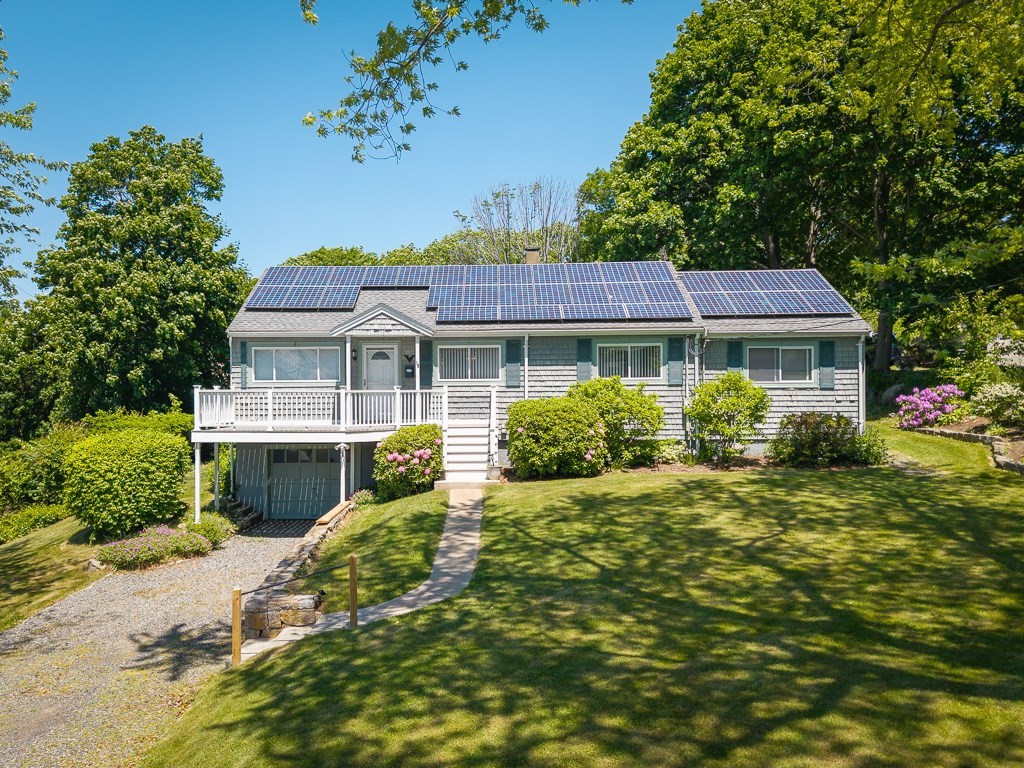 18 Traverse Street, Gloucester, Massachusetts, 3 Bedrooms Bedrooms, 7 Rooms Rooms,2 BathroomsBathrooms,Residential,For Sale,Traverse Street,73534278