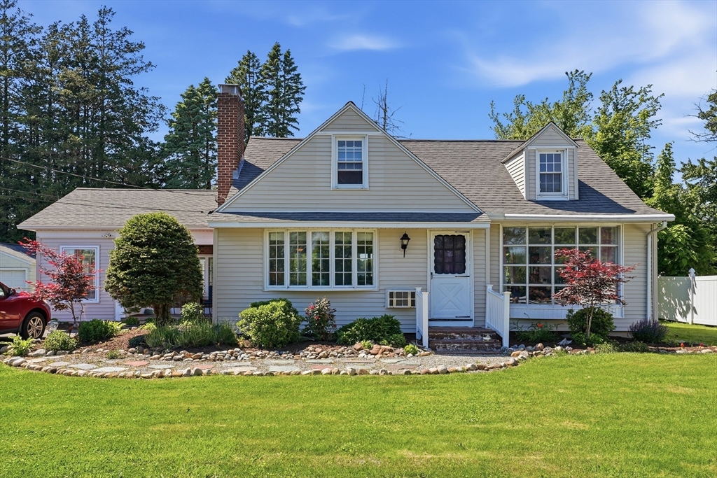 375 River Rd, Agawam, Massachusetts, 3 Bedrooms Bedrooms, 6 Rooms Rooms,1 BathroomBathrooms,Residential,For Sale,River Rd,73534124