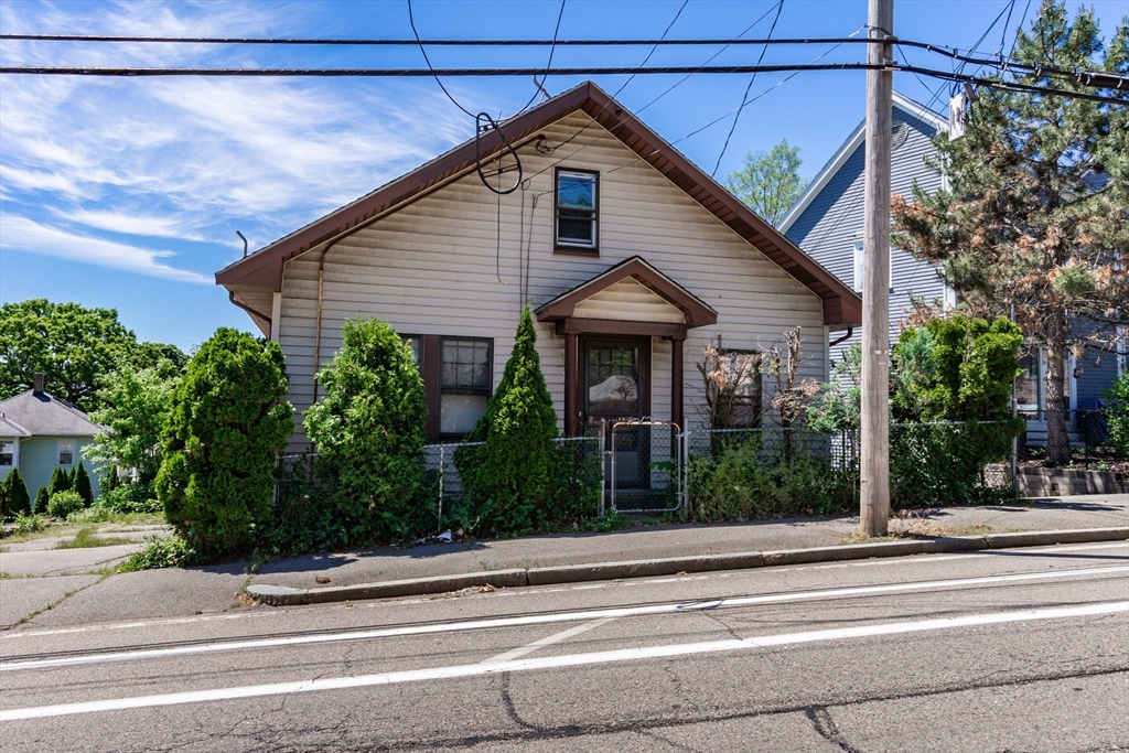 40 Quarry Street, Quincy, Massachusetts, 3 Bedrooms Bedrooms, 6 Rooms Rooms,1 BathroomBathrooms,Residential,For Sale,Quarry Street,73534338