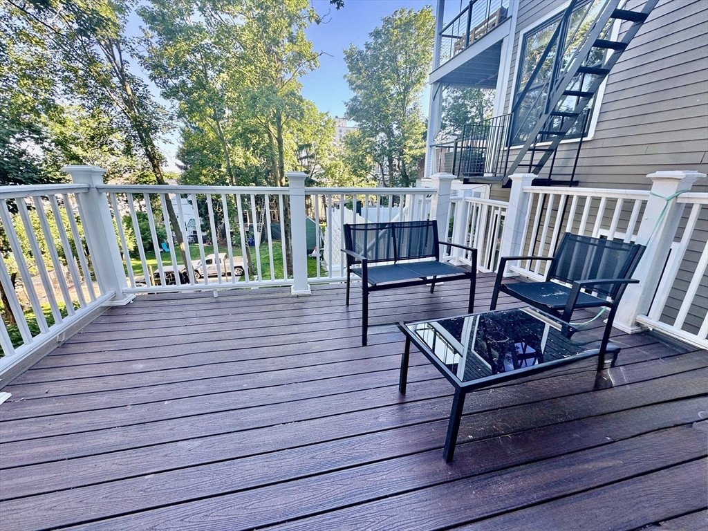 429 East Sixth Street, Boston, Massachusetts, 3 Bedrooms Bedrooms, 3 Rooms Rooms,2.5 BathroomsBathrooms,Residential Lease,For Rent,East Sixth Street,73533668