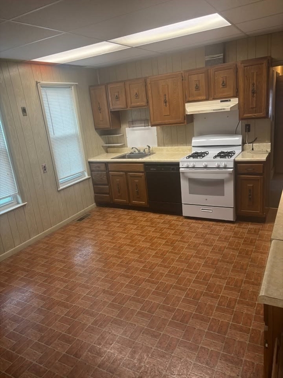36 Ibbetson St, Somerville, Massachusetts, 2 Bedrooms Bedrooms, 7 Rooms Rooms,1 BathroomBathrooms,Residential Lease,For Rent,Ibbetson St,73534291
