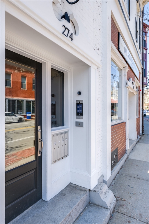 274 Washington St., Brookline, Massachusetts, 2 Bedrooms Bedrooms, 4 Rooms Rooms,1 BathroomBathrooms,Residential Lease,For Rent,Washington St.,73533965