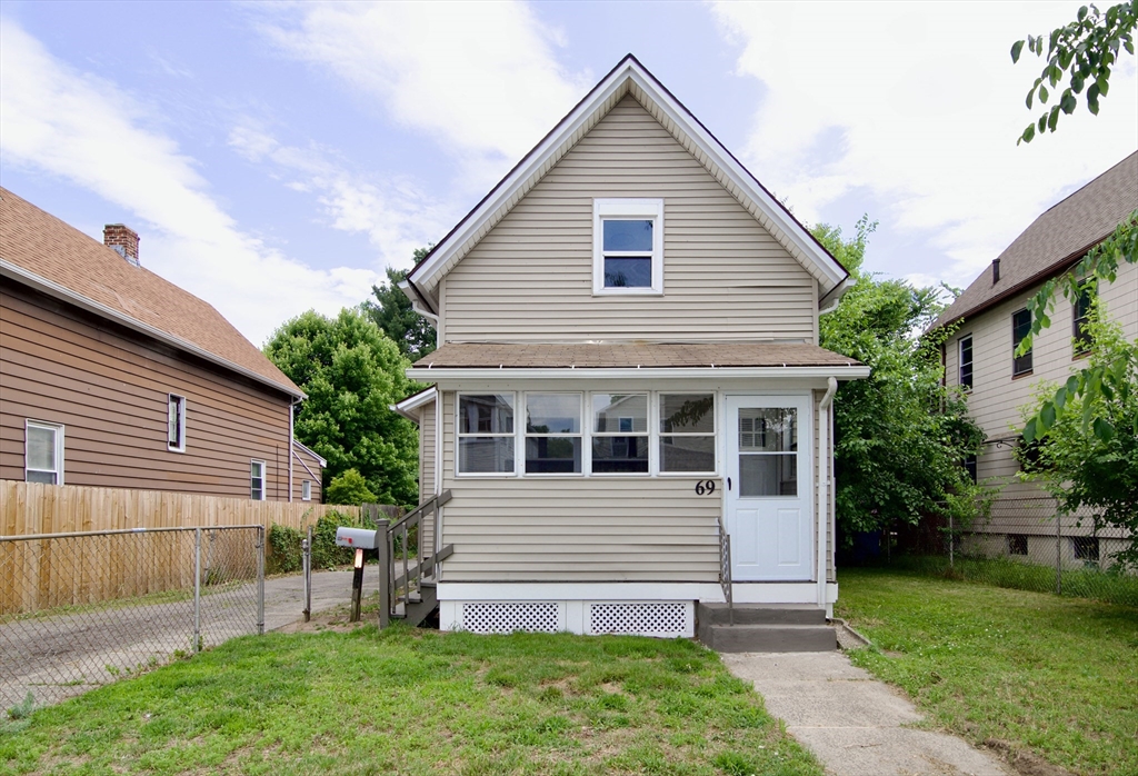 69 Manhattan St, Springfield, Massachusetts, 3 Bedrooms Bedrooms, 6 Rooms Rooms,2 BathroomsBathrooms,Residential,For Sale,Manhattan St,73534518