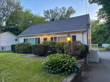 112 Marlboro Rd, Southborough, Massachusetts, 3 Bedrooms Bedrooms, 7 Rooms Rooms,1.5 BathroomsBathrooms,Residential,For Sale,Marlboro Rd,73507358