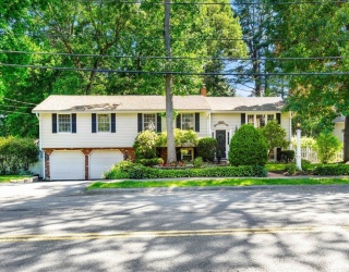 12 Catherine Dr, Peabody, Massachusetts, 5 Bedrooms Bedrooms, 11 Rooms Rooms,3 BathroomsBathrooms,Residential,For Sale,Catherine Dr,73533932