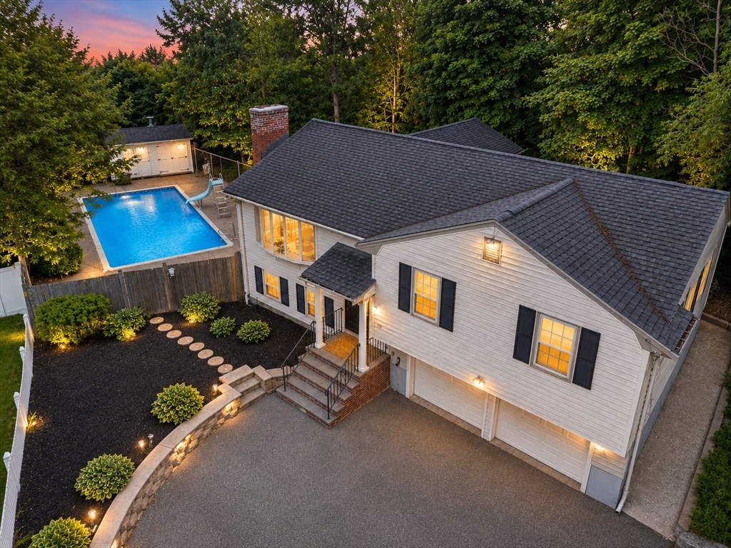 10 Richardson Cir, Saugus, Massachusetts, 3 Bedrooms Bedrooms, 7 Rooms Rooms,2 BathroomsBathrooms,Residential,For Sale,Richardson Cir,73534403