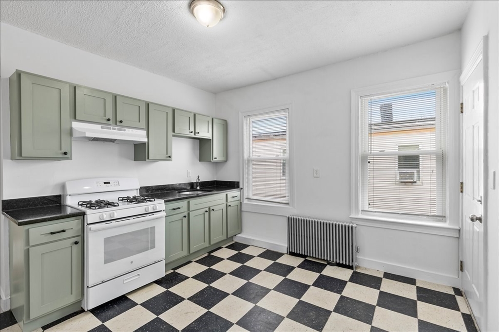55 Mascot, Boston, Massachusetts, 3 Bedrooms Bedrooms, 6 Rooms Rooms,1 BathroomBathrooms,Residential Lease,For Rent,Mascot,73533935