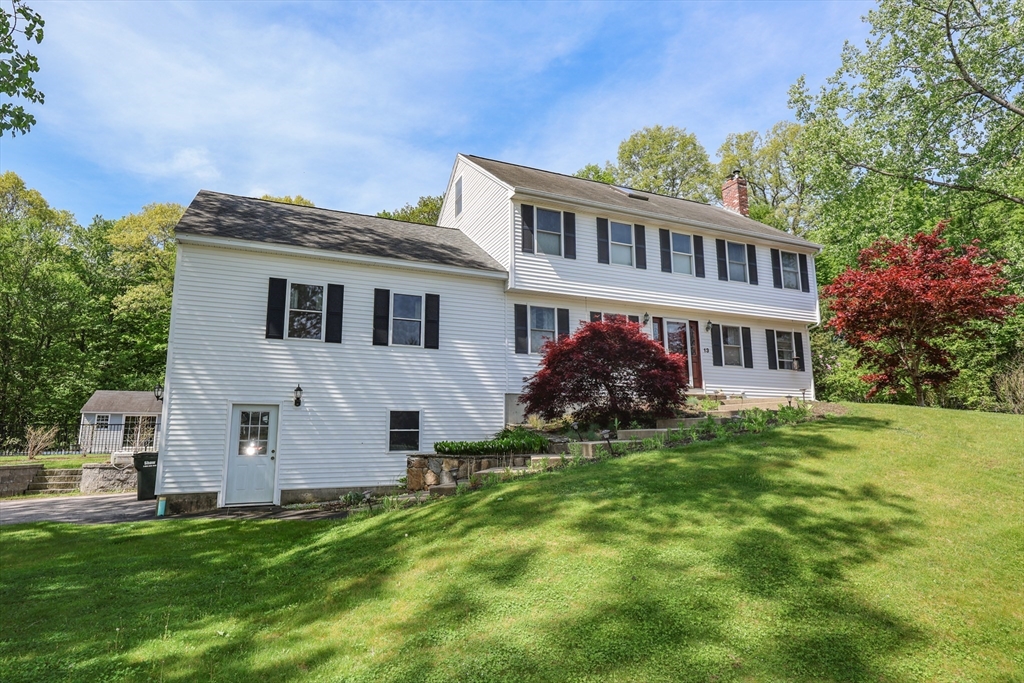13 Deerfield Dr, Pepperell, Massachusetts, 3 Bedrooms Bedrooms, 7 Rooms Rooms,2.5 BathroomsBathrooms,Residential,For Sale,Deerfield Dr,73534245