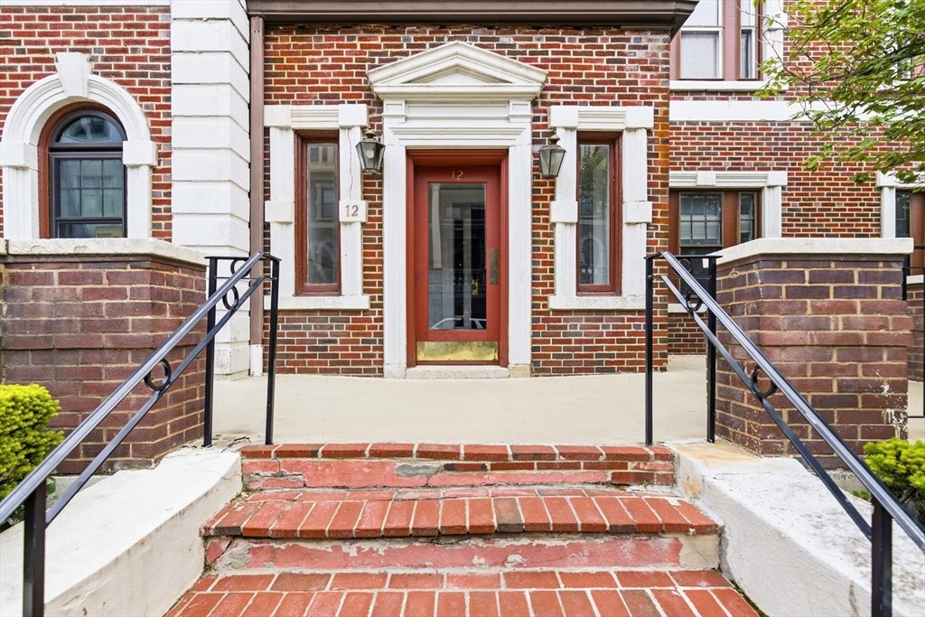 12 Bellvista Road, Boston, Massachusetts, 2 Bedrooms Bedrooms, 5 Rooms Rooms,1 BathroomBathrooms,Residential,For Sale,Bellvista Road,73534305