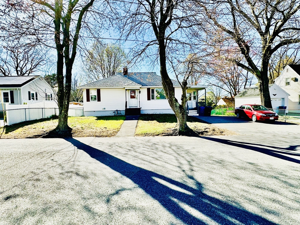 18 Cabot Rd, Lawrence, Massachusetts, 2 Bedrooms Bedrooms, 4 Rooms Rooms,1 BathroomBathrooms,Residential,For Sale,Cabot Rd,73511125