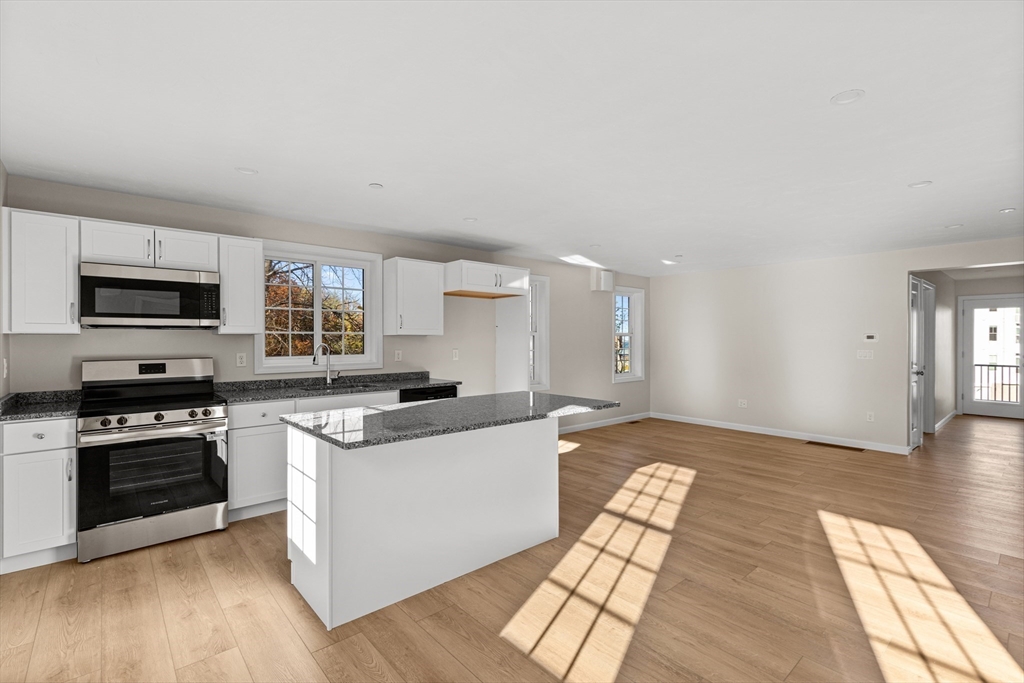 393 Court St., Plymouth, Massachusetts, 2 Bedrooms Bedrooms, 5 Rooms Rooms,1.5 BathroomsBathrooms,Residential,For Sale,Court St.,73452681