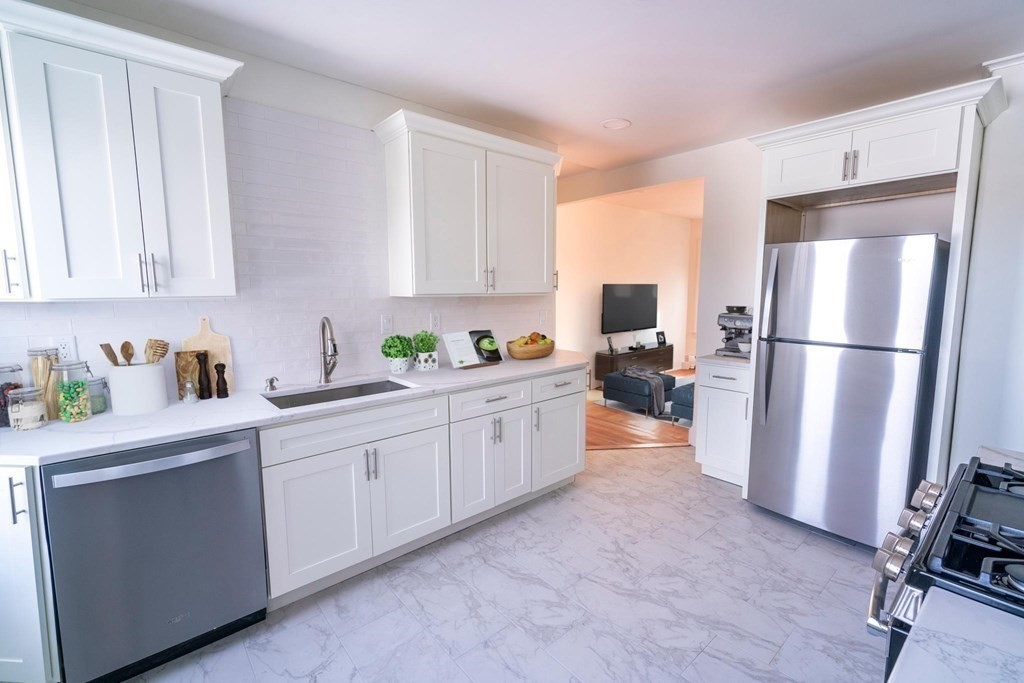 302 Summit Ave, Boston, Massachusetts, 4 Bedrooms Bedrooms, 7 Rooms Rooms,2 BathroomsBathrooms,Residential Lease,For Rent,Summit Ave,73503421