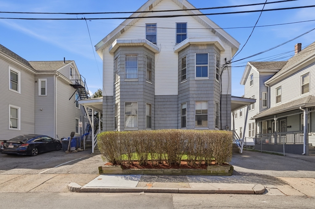 123-125 Chestnut Street, Waltham, Massachusetts, 7 Bedrooms Bedrooms, 22 Rooms Rooms,4 BathroomsBathrooms,Residential Income,For Sale,Chestnut Street,73508395