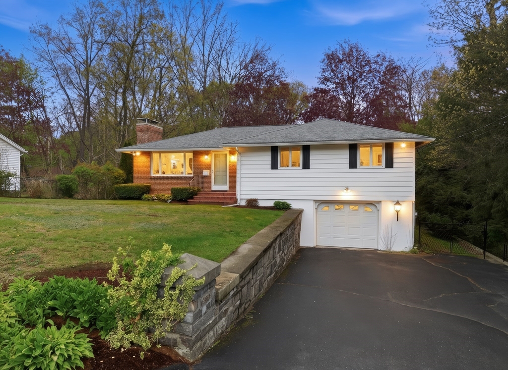 1 Ayrshire, Worcester, Massachusetts, 4 Bedrooms Bedrooms, 10 Rooms Rooms,2 BathroomsBathrooms,Residential,For Sale,Ayrshire,73514385