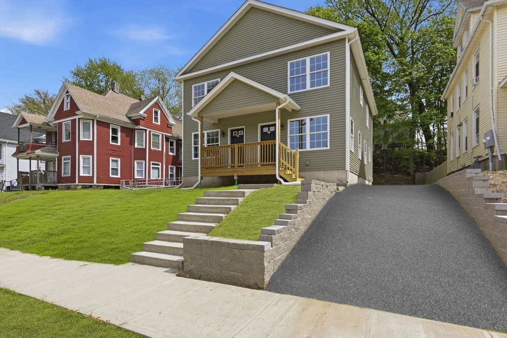 43-45 Leyfred Terrace, Springfield, Massachusetts, 6 Bedrooms Bedrooms, 10 Rooms Rooms,3 BathroomsBathrooms,Residential Income,For Sale,Leyfred Terrace,73478451