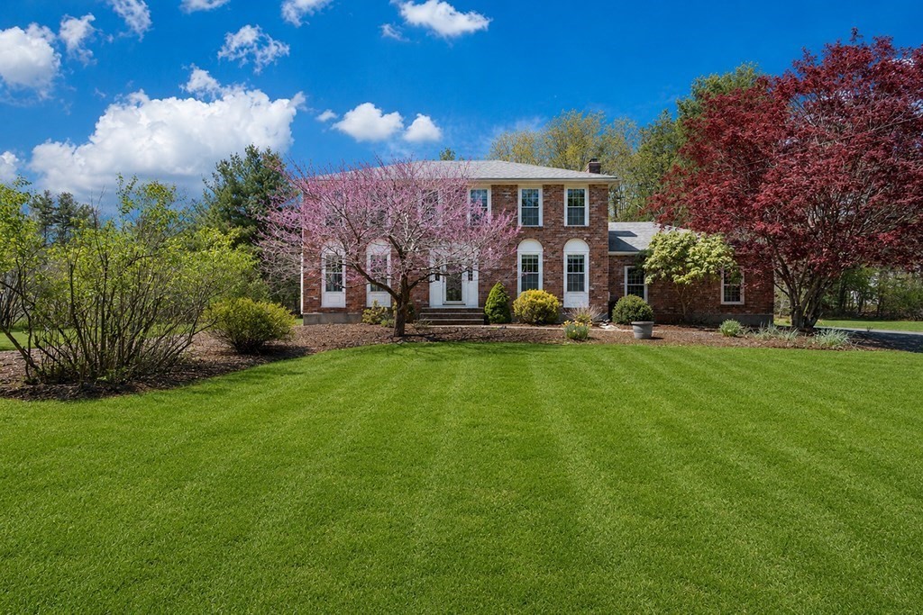 70 Granite Street, Walpole, Massachusetts, 4 Bedrooms Bedrooms, 8 Rooms Rooms,2.5 BathroomsBathrooms,Residential,For Sale,Granite Street,73514588