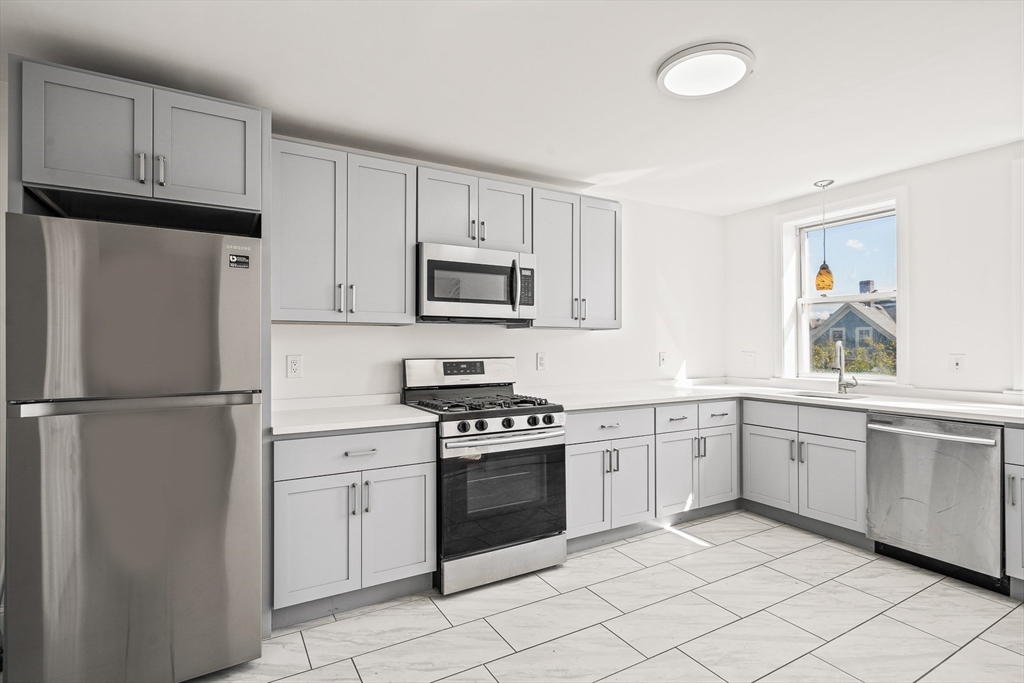 18 Dudley St, Cambridge, Massachusetts, 3 Bedrooms Bedrooms, 5 Rooms Rooms,1 BathroomBathrooms,Residential Lease,For Rent,Dudley St,73530302
