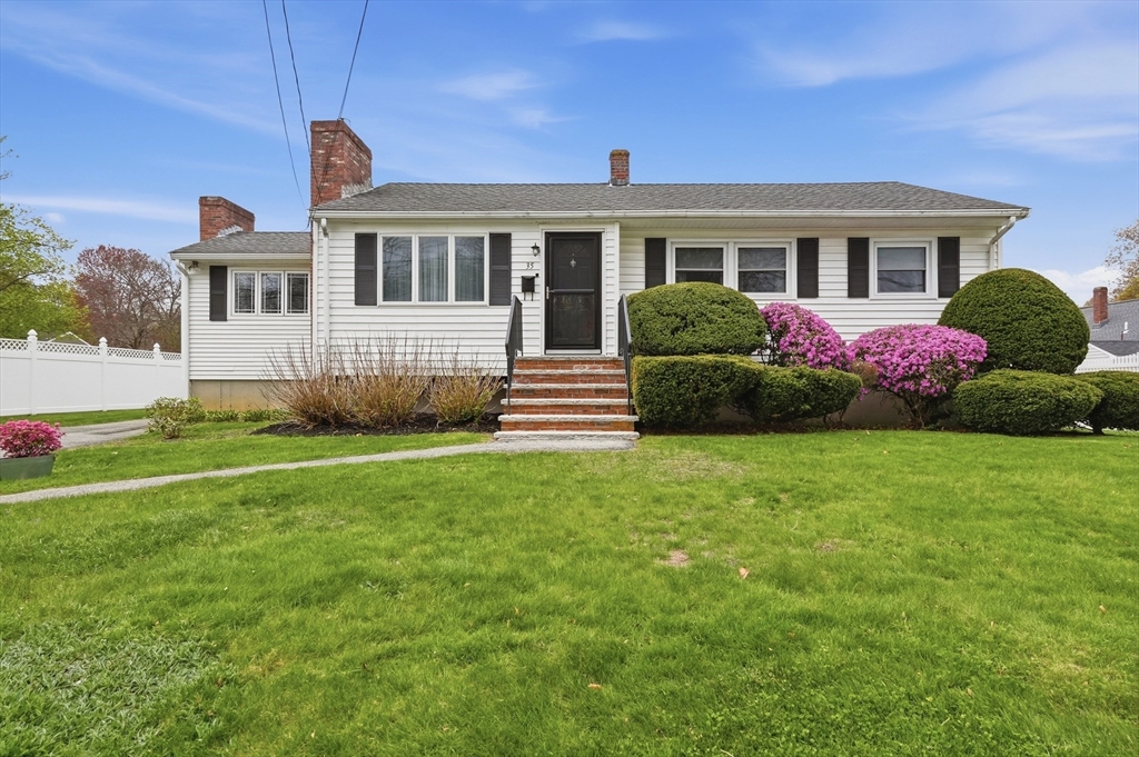 35 Enfield Street, Lowell, Massachusetts, 3 Bedrooms Bedrooms, 7 Rooms Rooms,2 BathroomsBathrooms,Residential,For Sale,Enfield Street,73510561