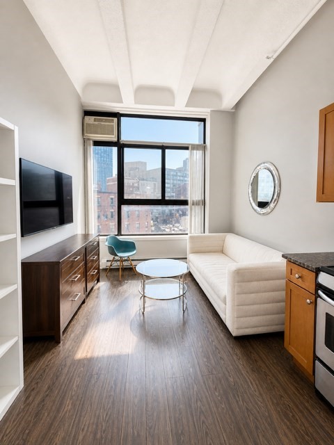 12 Stoneholm St, Boston, Massachusetts, 1 Bedroom Bedrooms, 3 Rooms Rooms,1 BathroomBathrooms,Residential Lease,For Rent,Stoneholm St,73511253