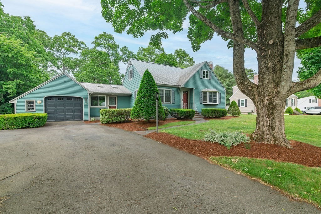 15 Eastman Ave, Foxboro, Massachusetts, 4 Bedrooms Bedrooms, 7 Rooms Rooms,2 BathroomsBathrooms,Residential,For Sale,Eastman Ave,73534564