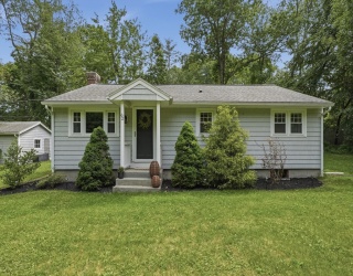 62 Putnam Road, Holden, Massachusetts, 2 Bedrooms Bedrooms, 5 Rooms Rooms,1 BathroomBathrooms,Residential,For Sale,Putnam Road,73534608