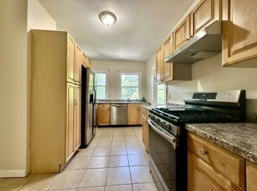 206 Sumner St, Newton, Massachusetts, 2 Bedrooms Bedrooms, 5 Rooms Rooms,1 BathroomBathrooms,Residential Lease,For Rent,Sumner St,73534631