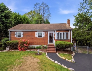 33 Quincy St, Holbrook, Massachusetts, 3 Bedrooms Bedrooms, 5 Rooms Rooms,2 BathroomsBathrooms,Residential,For Sale,Quincy St,73522768