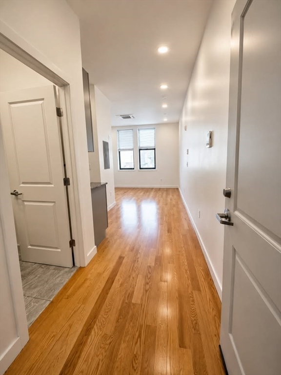 64 Market Street, Lynn, Massachusetts, ,1 BathroomBathrooms,Residential Lease,For Rent,Market Street,73534643