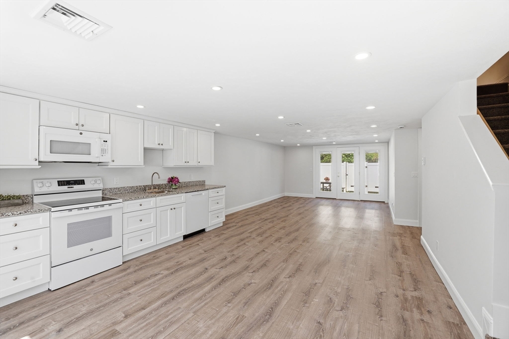 66 Pine Valley Dr, Falmouth, Massachusetts, 2 Bedrooms Bedrooms, 4 Rooms Rooms,2 BathroomsBathrooms,Residential,For Sale,Pine Valley Dr,73534986
